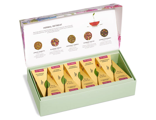 Herbal Retreat Tea Forté, caja abierta mostrando el menú de degustación y las pirámides | Tea Forté México