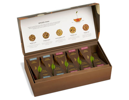 Spiced Chai - 10 Pirámides, caja abierta con el menú de degustación | Tea Forté México