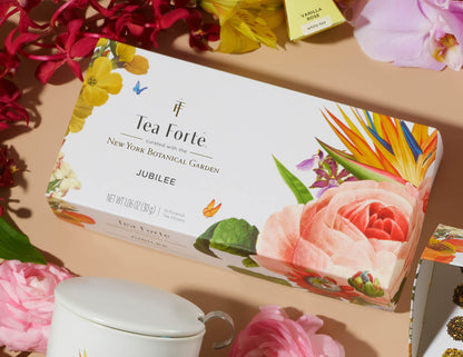 Pirámides Jubilee de Tea Forté servidas en taza | Tea Forté México